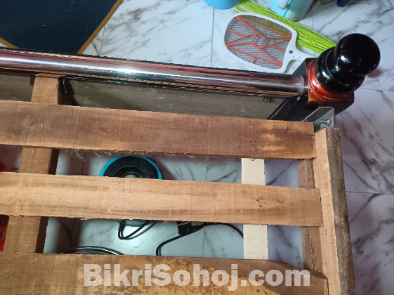 পাঁচ হাত ছয় হাত একটি খাট বিক্রি করা হবে